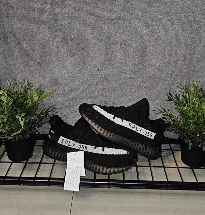 Adidasi yeezy oreo vara