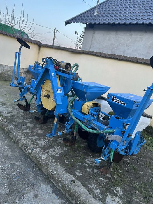 Vând semănătoare porumb spc 4