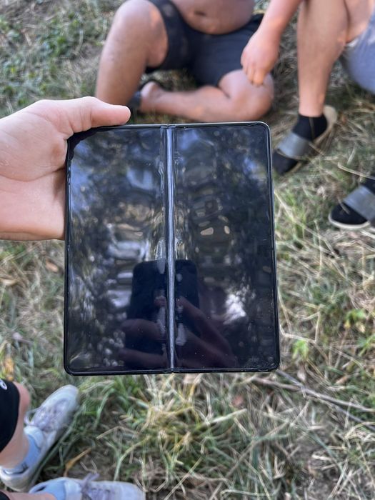 Samsung zfold5 245gb defe tiuni/ecranele din mijloc sunt stricate