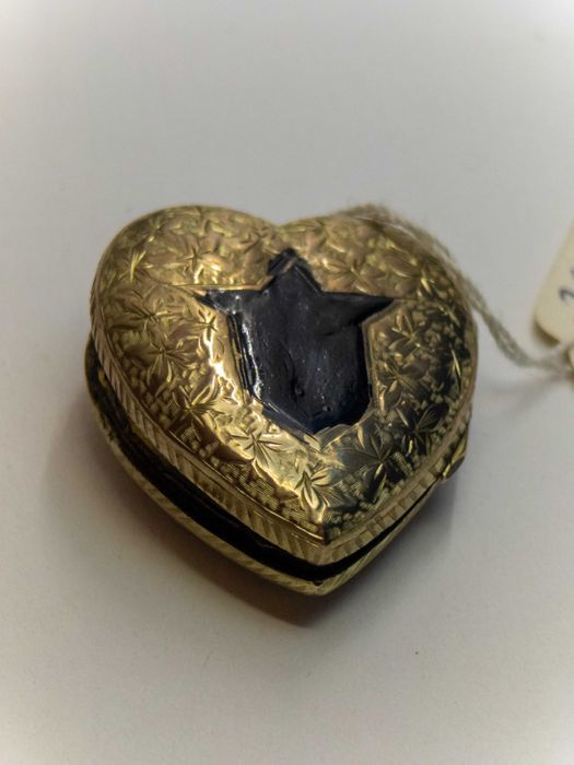 Продавам Златна висулка