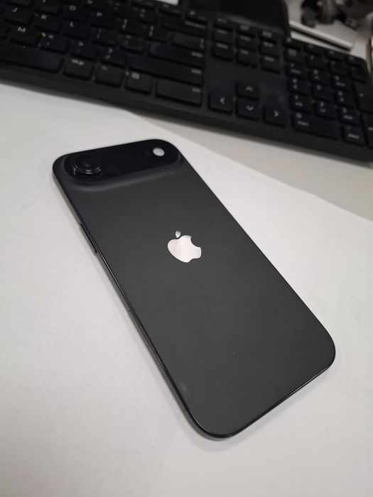 apple iphone 17 air 256gb 100% batt. 36 цикъла