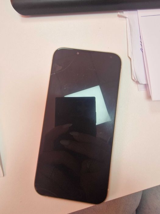 Продавам Iphone 13