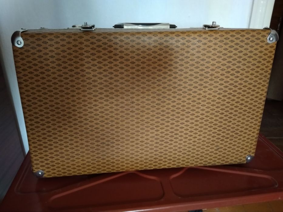 Кожаный чемоданчик в Атбасаре