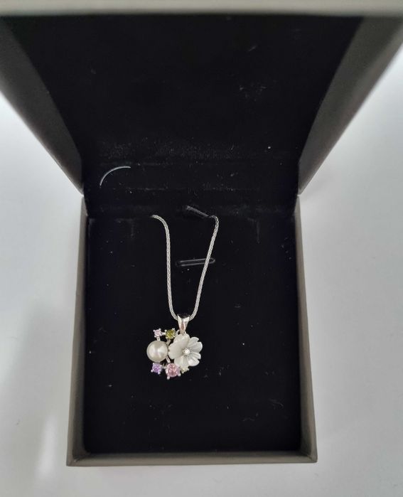 Уникално дамско сребърно колие  Цвете с перла Perllo