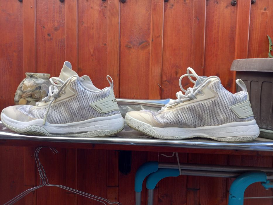 Vind adidași tarmak