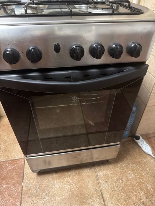 De vânzare aragaz pe gaz Indesit