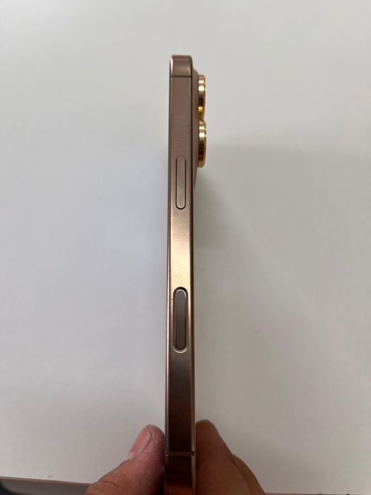iPhone 16 pro GOLD
