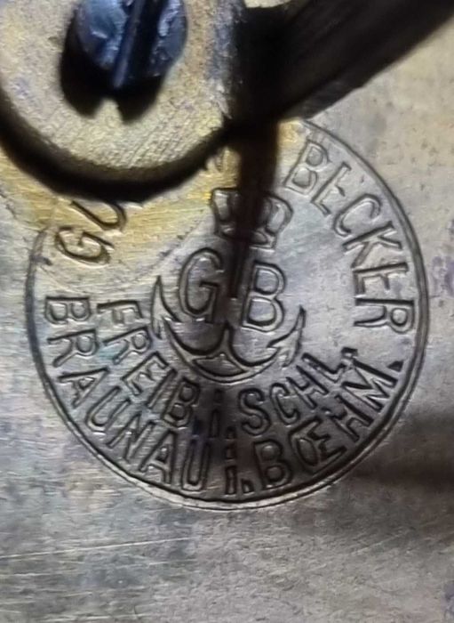 Vând ceas de perete foarte vechi