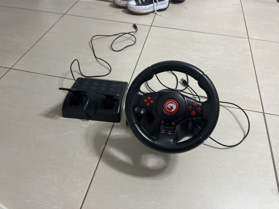 Volan și pedale de curse de la scorpion