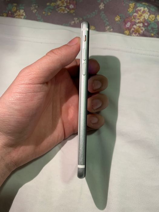 Iphone se 2 поколения