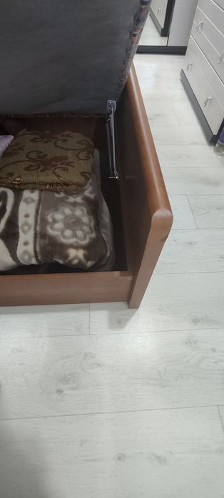 Продам кровать с матрасом