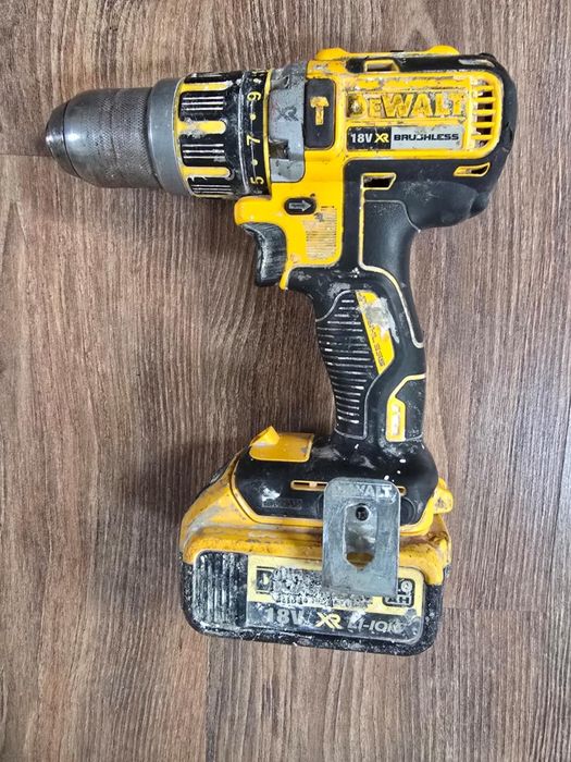 Masina de gaurit si insurubat Dewalt DCD795D -P-
