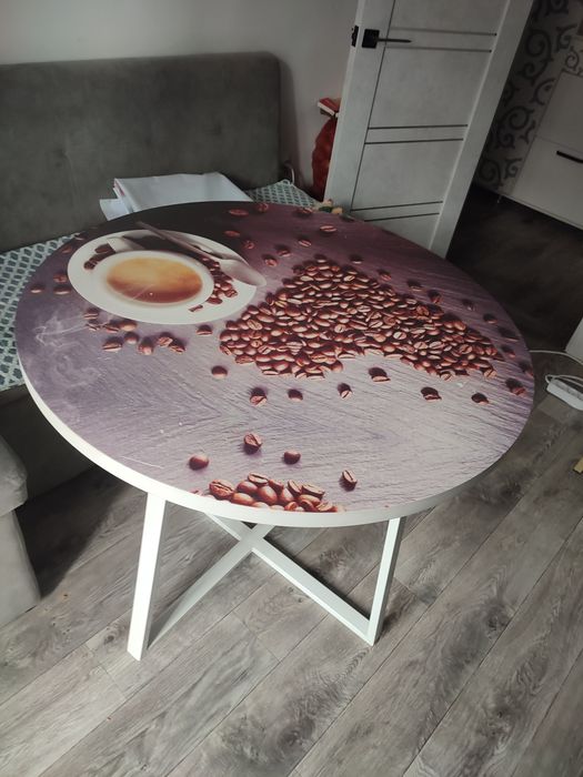 Продам стол обеденный