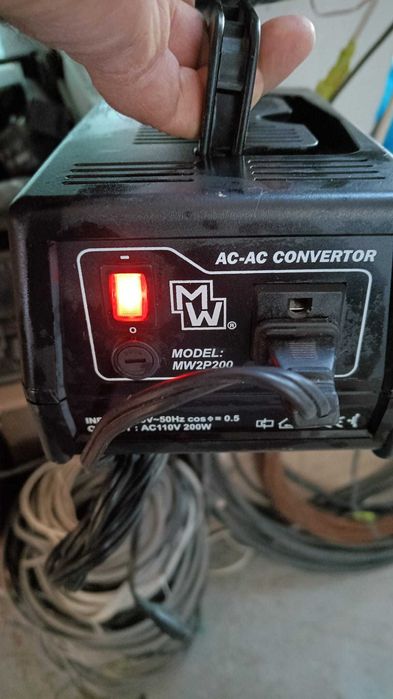convertor profesional tensiune de la 230 la 110 V 200Watt