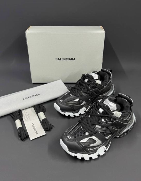 Balenciaga-Track