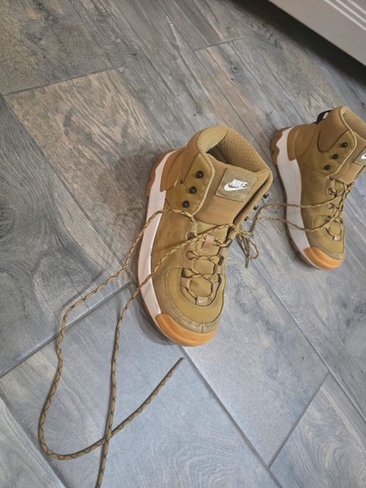 Продам детские кроссовки