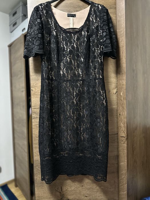 Rochie din dantelă neagră