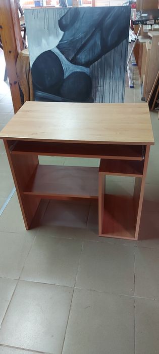 Продавам ученическо бюро