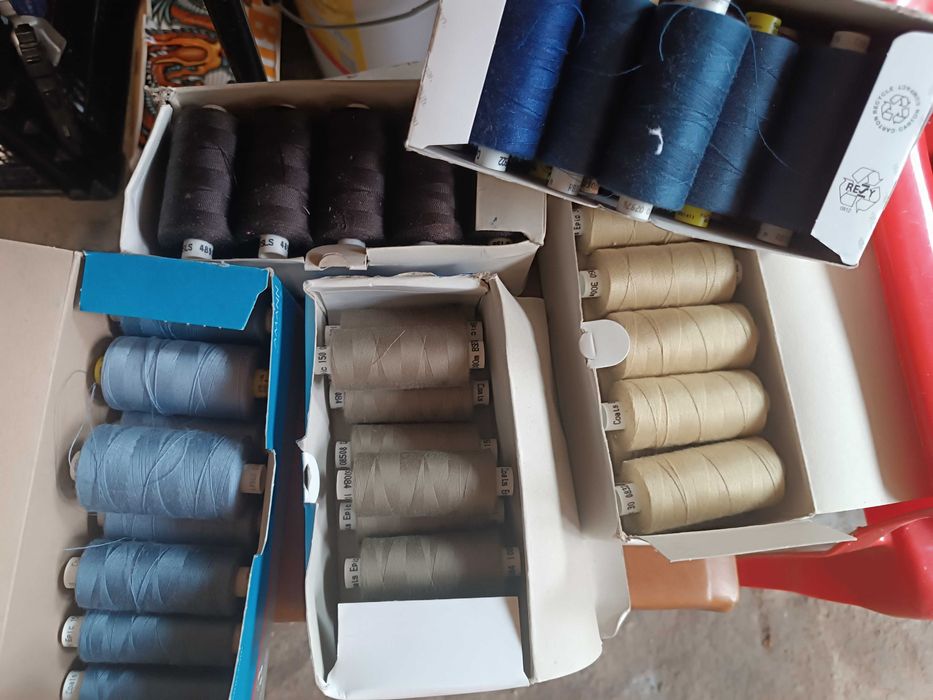 Шевна машина ЕКСЕЛА + конци,платове