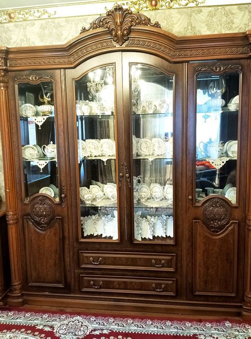 Stenka,gorka,stol,stul sotiladi komplekt sotiladi