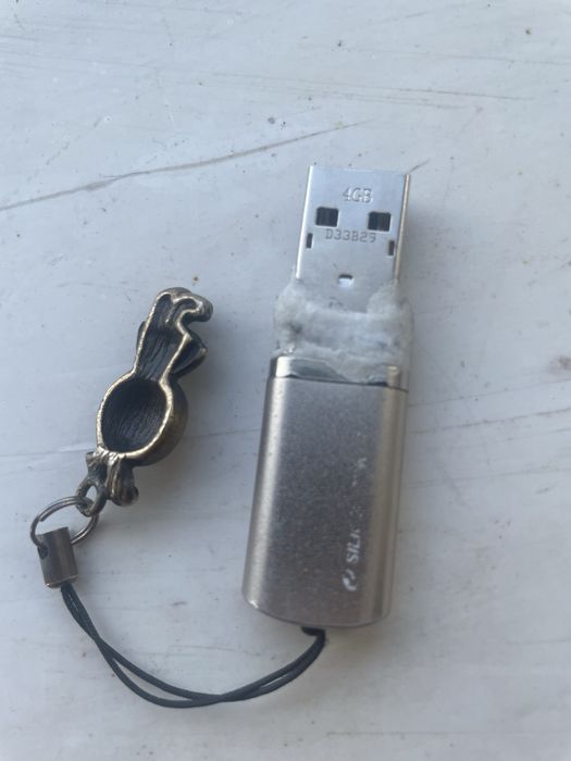 Флешка 4GB,  1000тенге