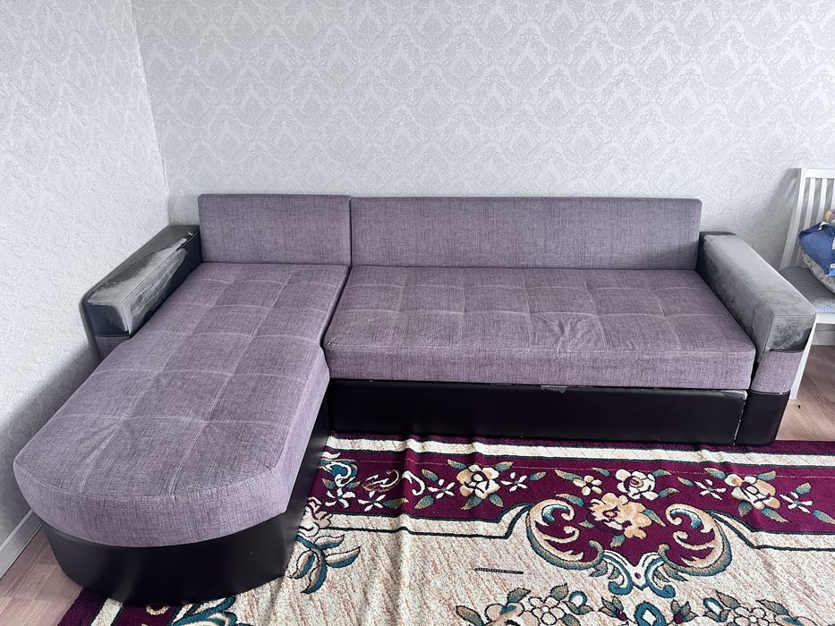 Угловой диван,коричневый