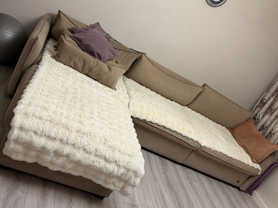 Диван продам длина 3.20+пуф