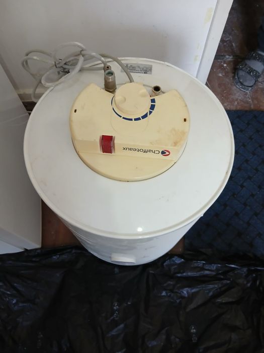 Vând boiler electric 50l