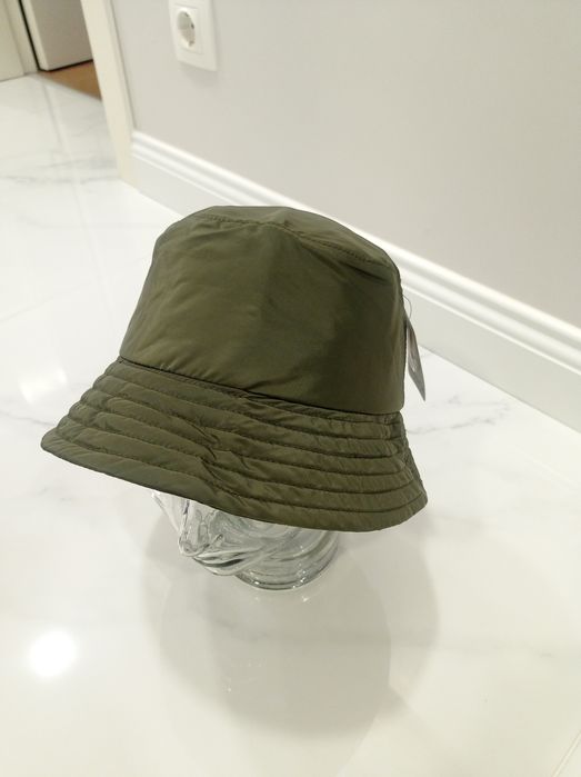 Лот от зимни шапки