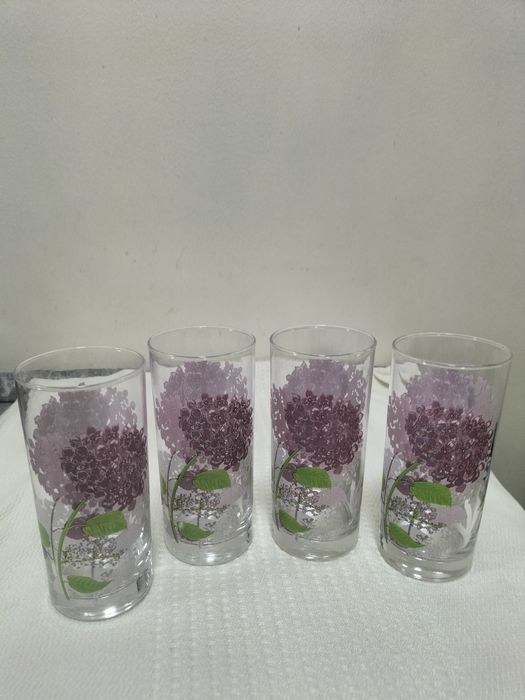 Продам большие стаканы.