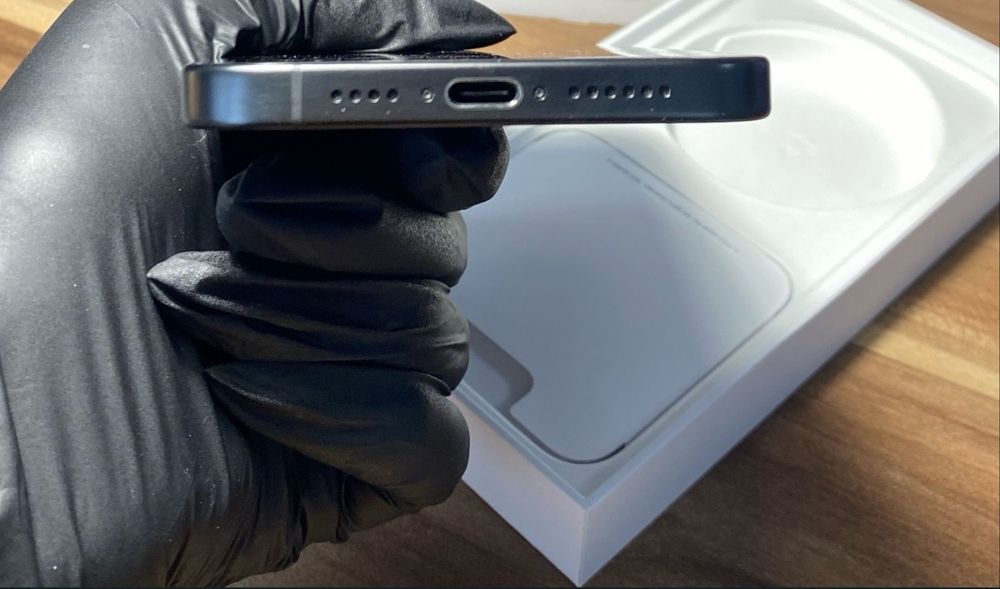 Iphone 15 pro max blue