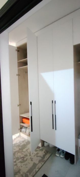 Продам Шкаф прихожая