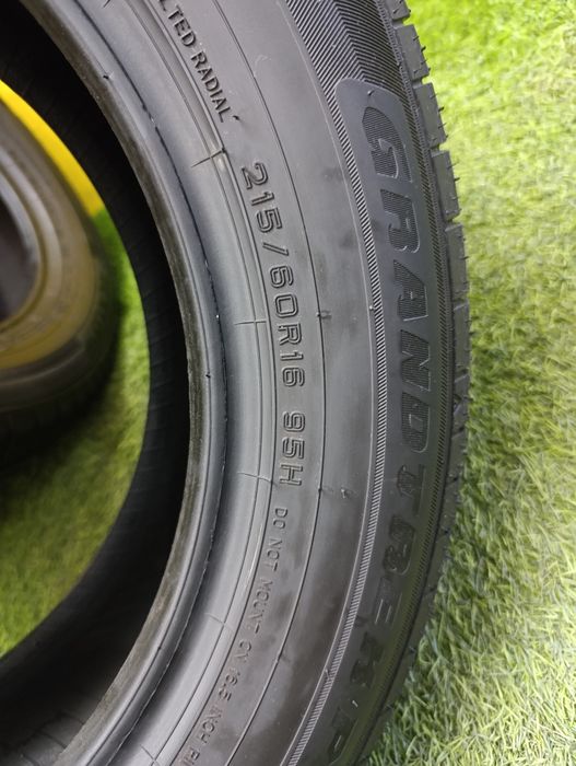 Шины 215/60 R16 Dunlop комплект.