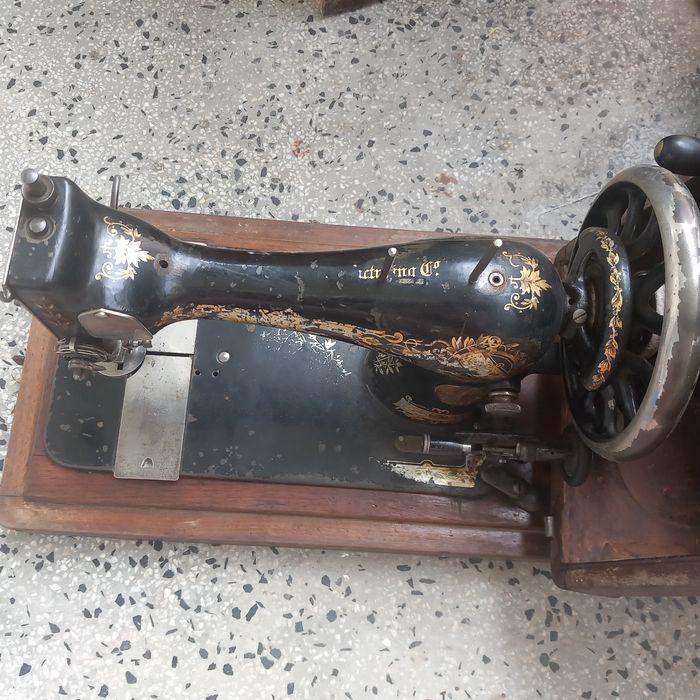 Шевна машина ръчна в оригинален куфар ретро класика