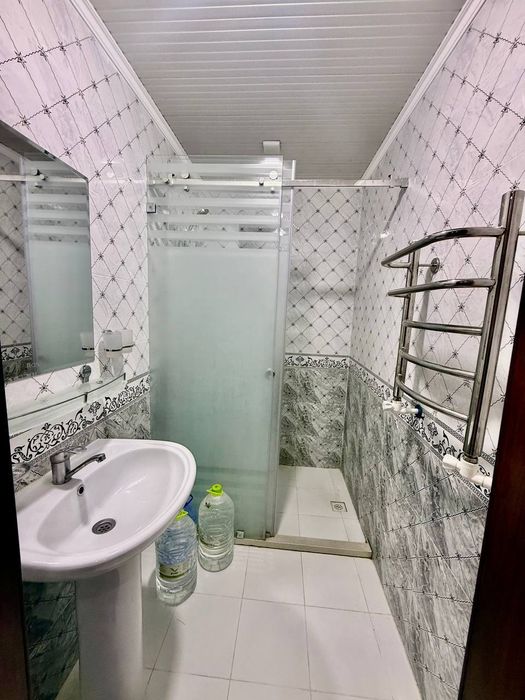 Chilonzor tumani Farhod bozori yonida arenda kvartera bor