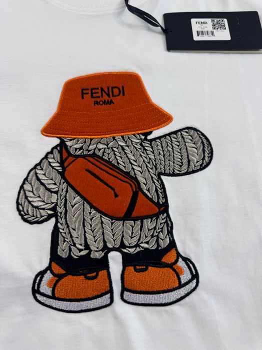 Fendi-Чисто нова мъжка оригинална тениска Л размер