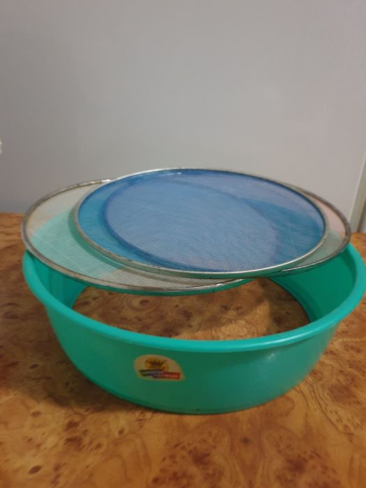 Продаю  банки с крышками