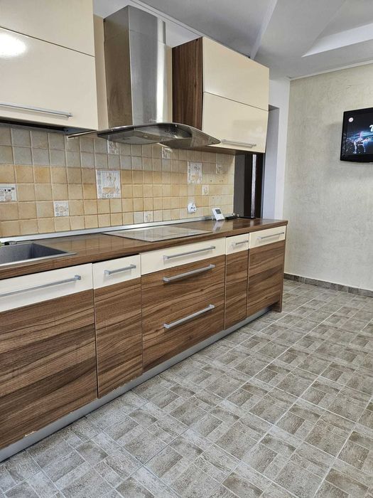 Apartament 3 camere decomandat V. Aaron