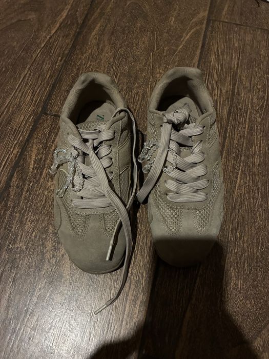 Кроссовки от бренда ZARA