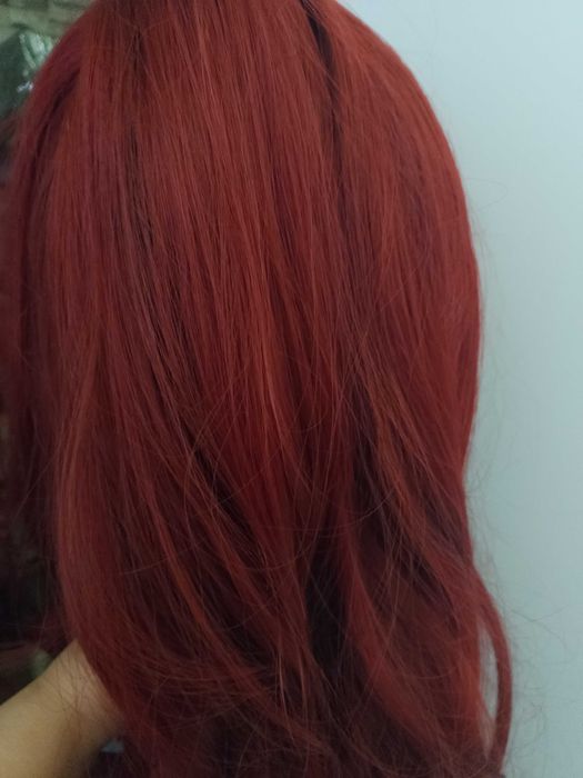 Червена дълга перука