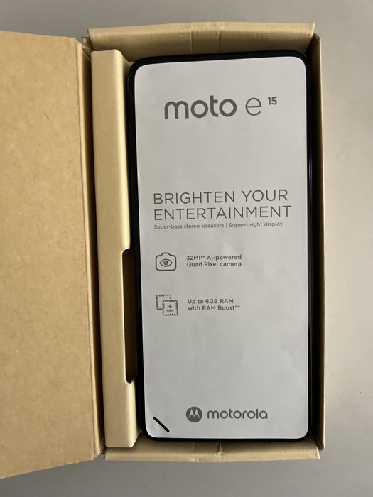 Нов Motorola E15 син