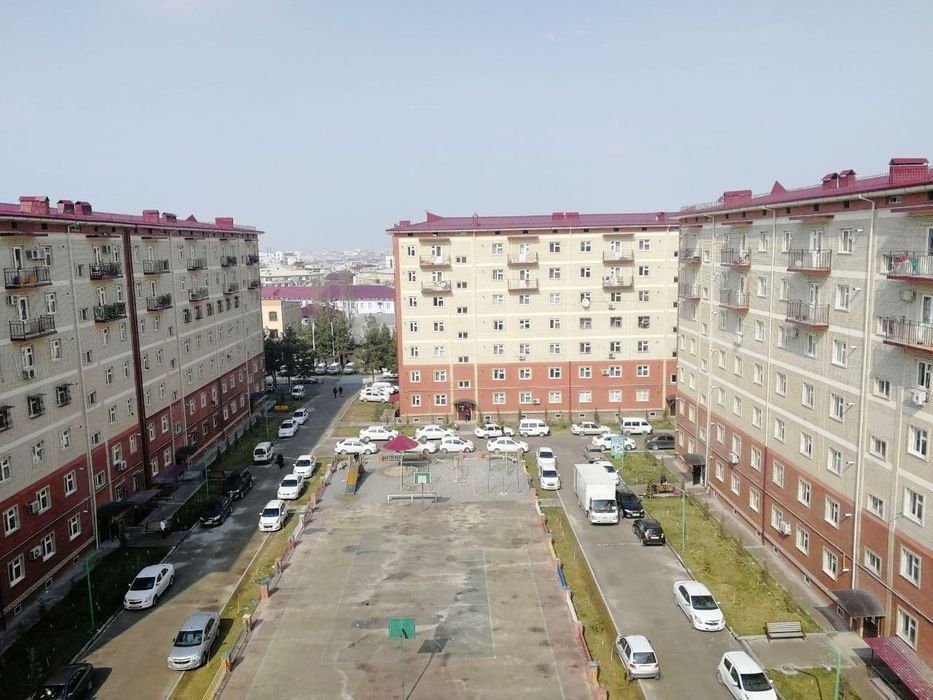 Янги бозор олдидаги янги домлардан ижарага берилади.