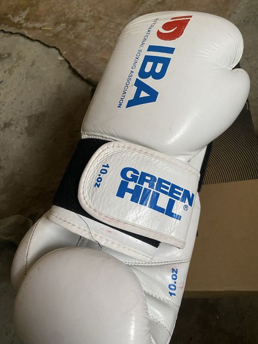Продам перчатки iba green hill 10oz
