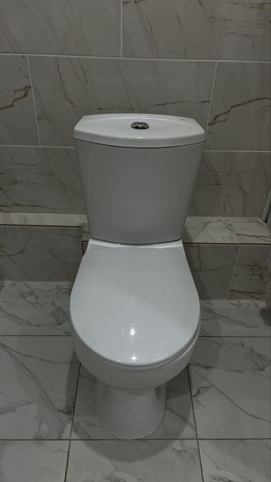 Продам два унитаза б/у