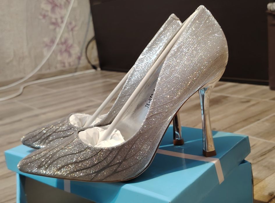 Официални сребърни обувки 39 номер- НОВИ