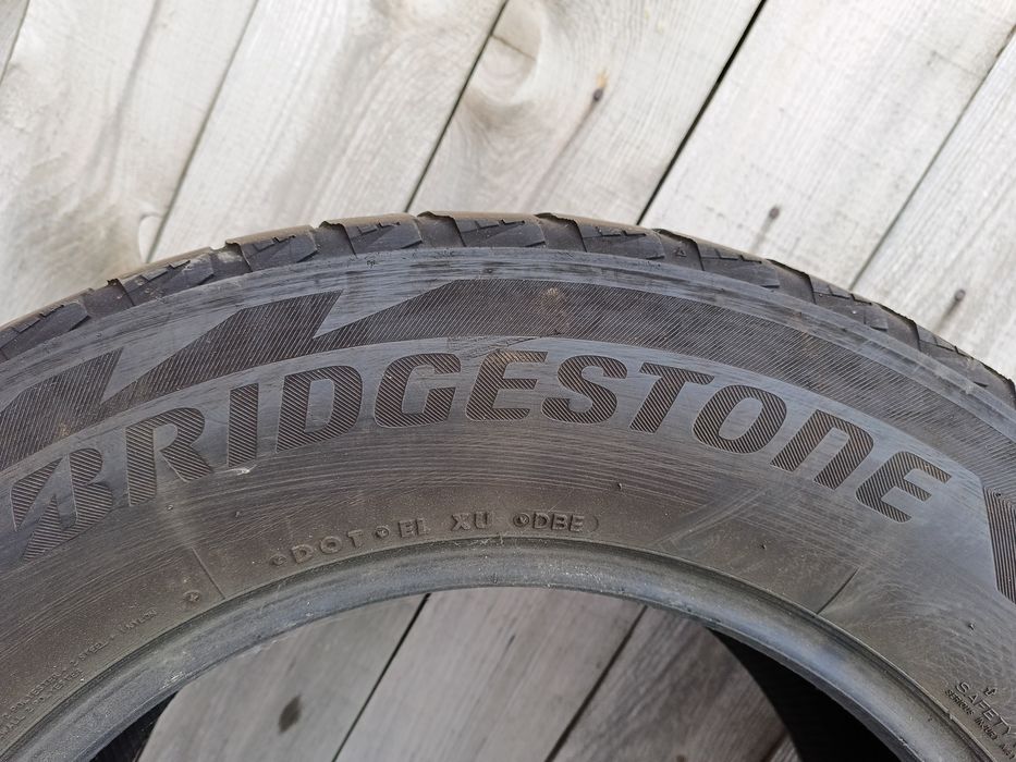 Шины с дисками б.у 220 тысяч за комплект