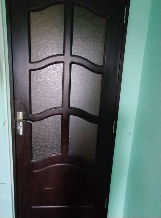 vand usi de apartament 4 bucatii