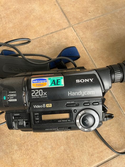 Vând camera de filmat Sony