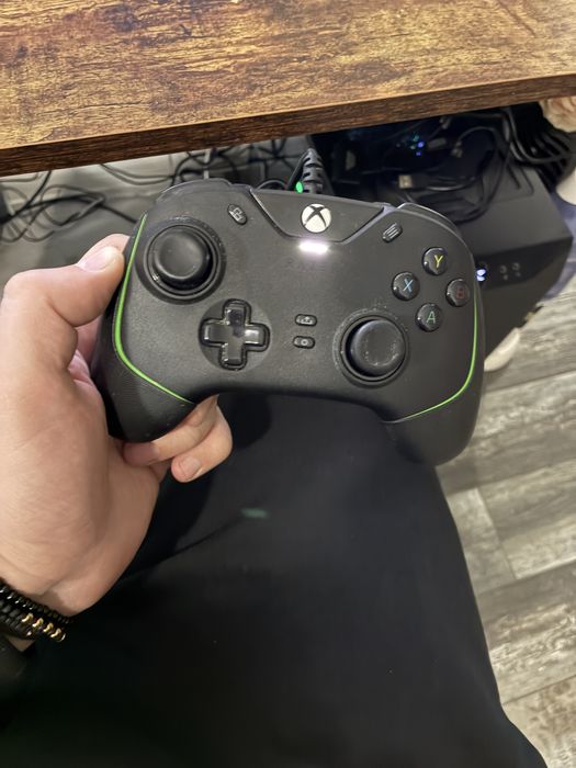 Razer Wolverine v2 - Xbox Series X/ PC