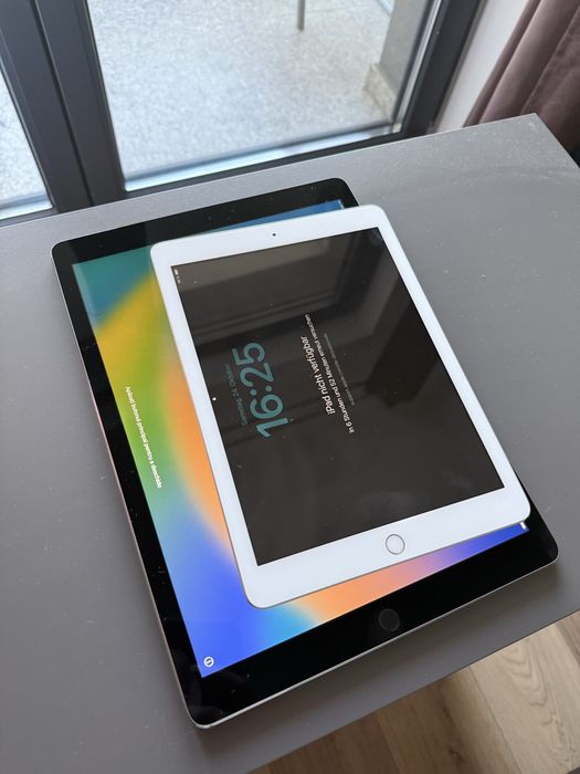 Apple iPad Pro 12.9 (2015) si iPad 9.7 (2018)